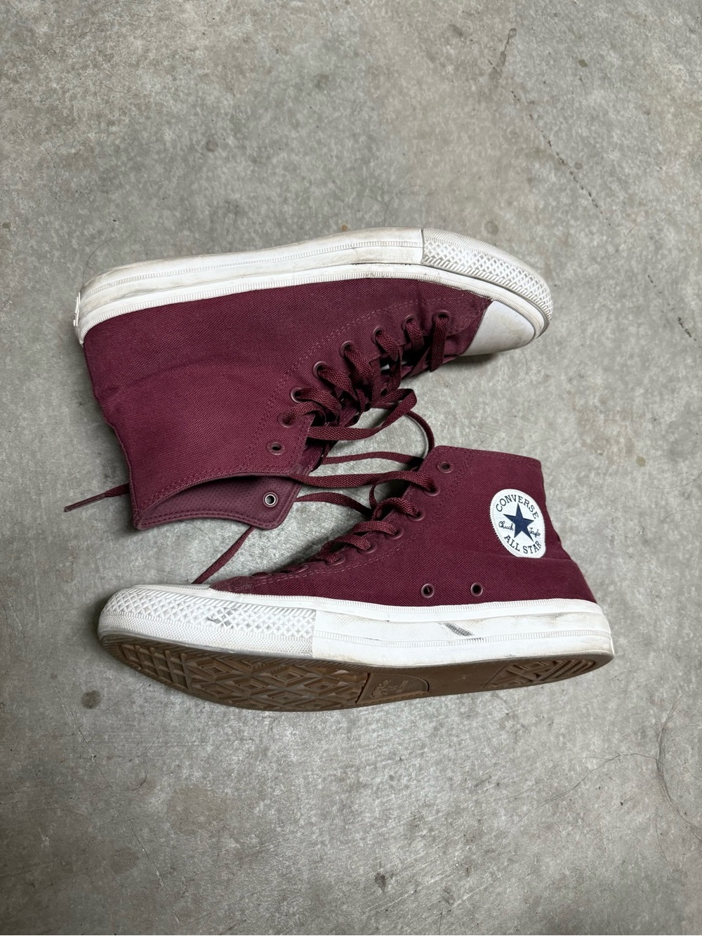 Converse Chuck II High Top Sneakers in Burgundy 9.5